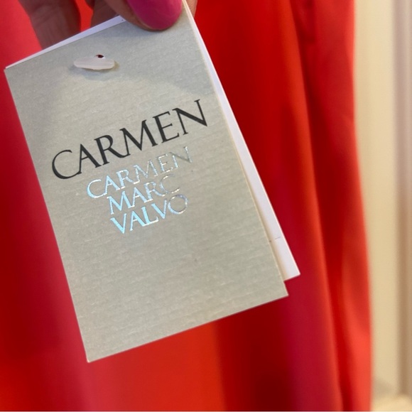 Carmen Marc Valvo Coral V-Neck Sleeveless Top with Gold Details Medium NEW - Picture 6 of 6